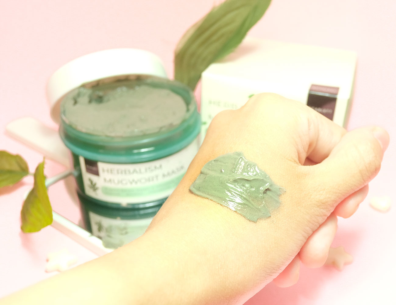 Tekstur Scarlett Herbalism Mugwort Mask